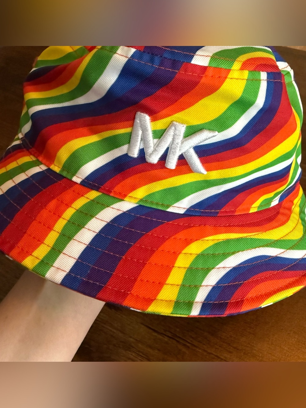 RARE! Like new men’s/women’s Michael Kors Pride Capsule Collection Bucket Hat - Picture 2 of 5